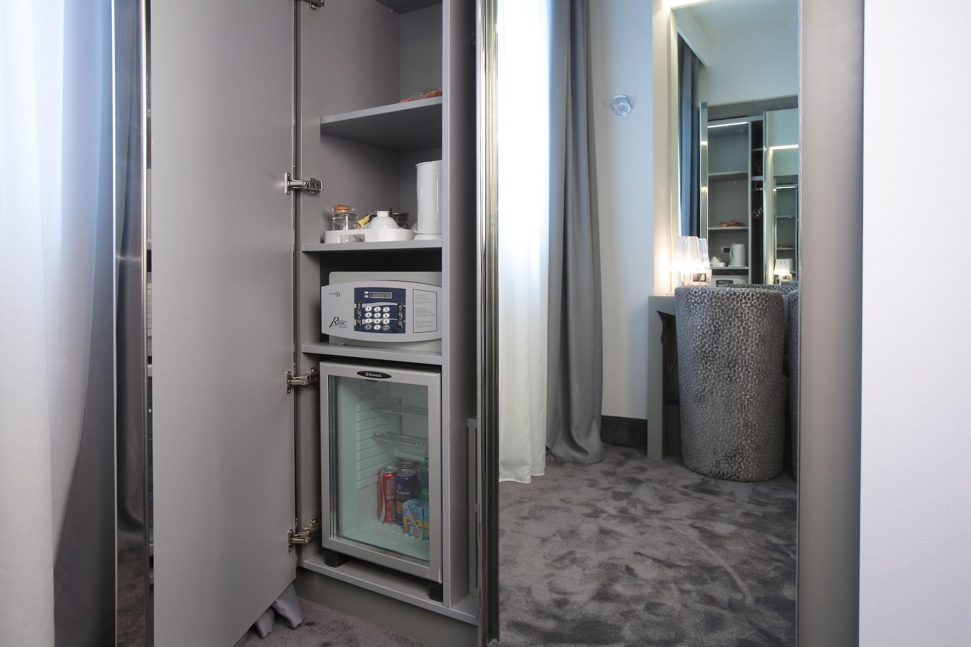Hotel Berna Milan Bagian luar foto