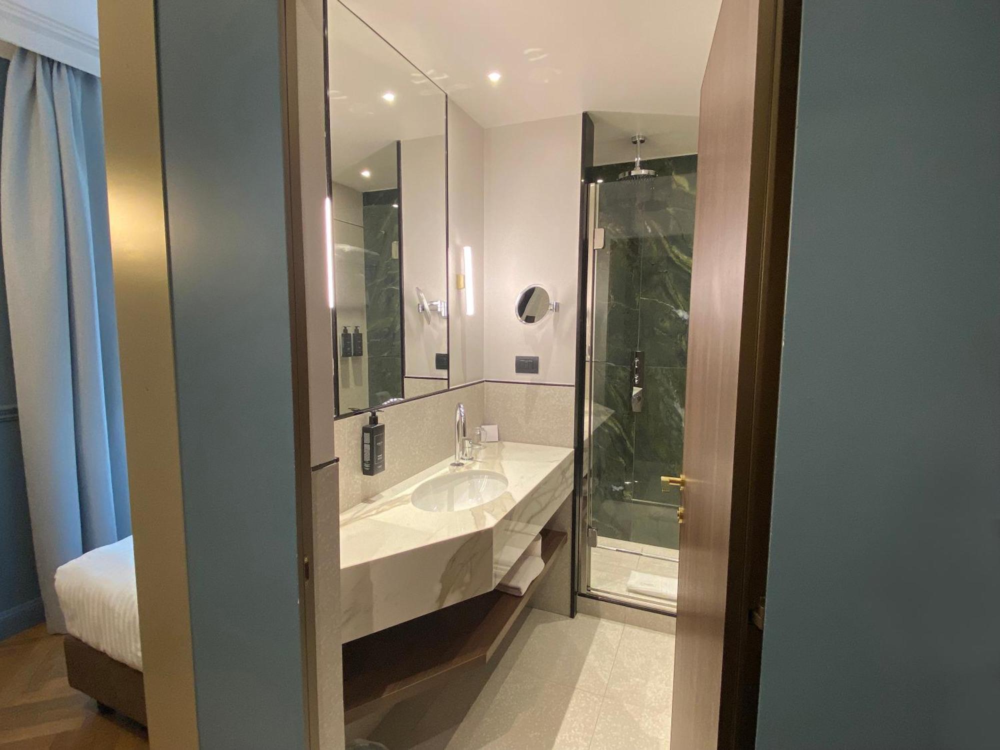 Hotel Berna Milan Bagian luar foto