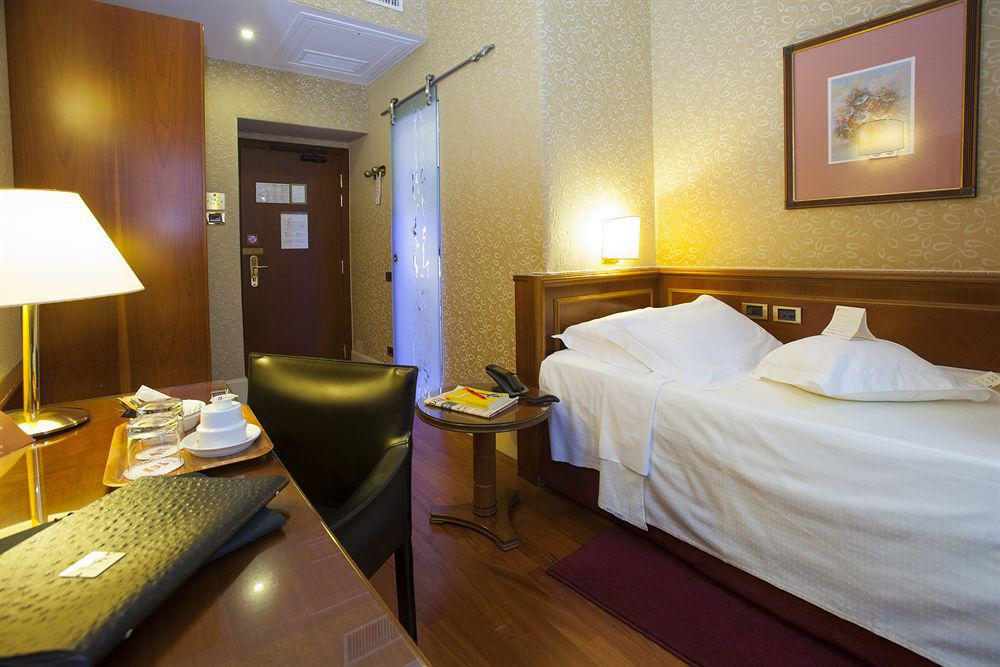 Hotel Berna Milan Bagian luar foto